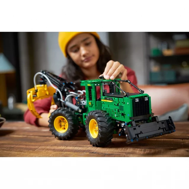 Конструктор LEGO Technic Трелевочный трактор John Deere 948L-II (42157) - 8