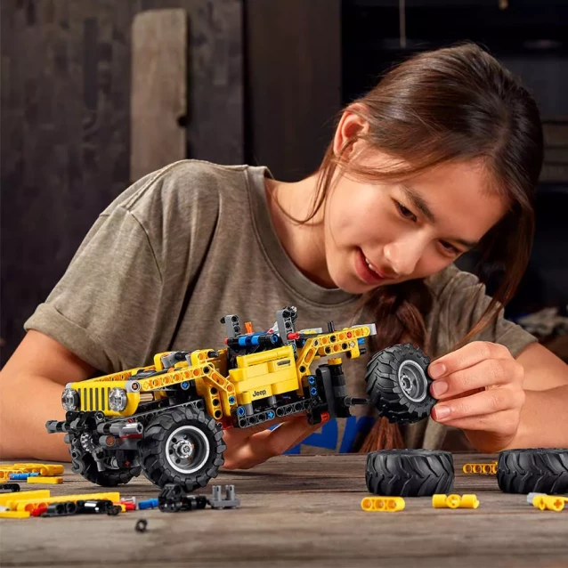 Конструктор LEGO Technic Jeep Wrangler (42122) - 6