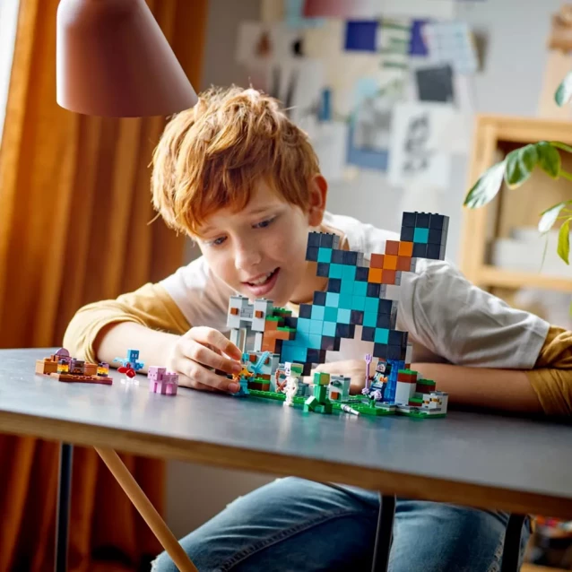 Конструктор LEGO Minecraft Форпост с мечом (21244) - 9