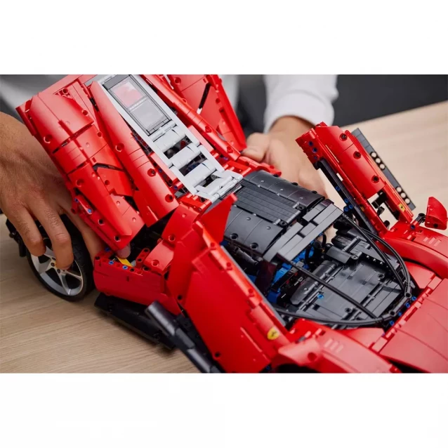 Конструктор LEGO Technic Ferrari Daytona SP3 (42143) - 9