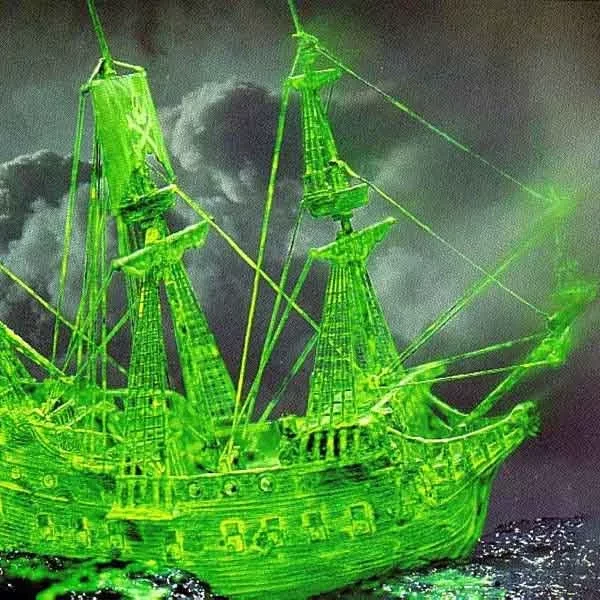 REVELL піратське судно-привид світить.фарба Ghost ship with night colour, 1:72;10+ - 2