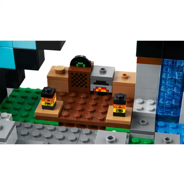Конструктор LEGO Minecraft Форпост с мечом (21244) - 6