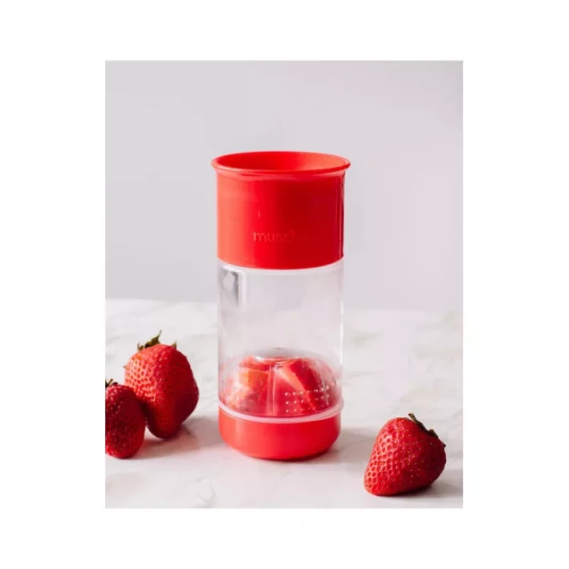 MUNCHKIN Чашка непроливна "Miracle 360 Fruit Infuser Cup", 414 мл, червона Подарунок - 8