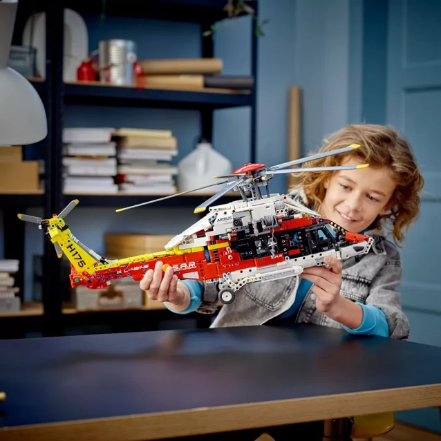 Конструктор LEGO Technic Спасательный вертолет Airbus H175 (42145) - 9