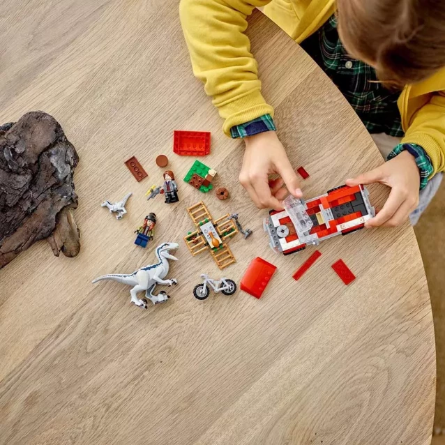 Конструктор Lego Jurassic World Полювання на Блу та Бета-велоцираптора (76946) - 10