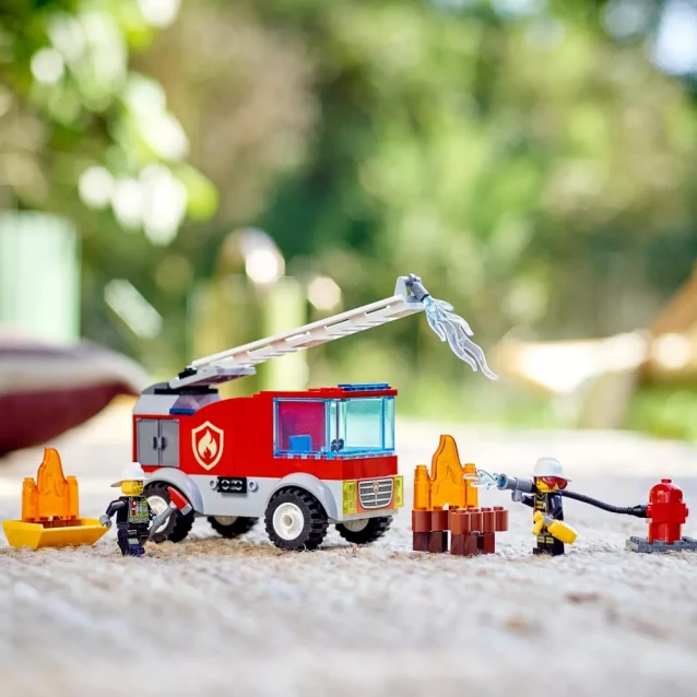 Конструктор Lego City Пожежна машина з драбиною (60280) - 7