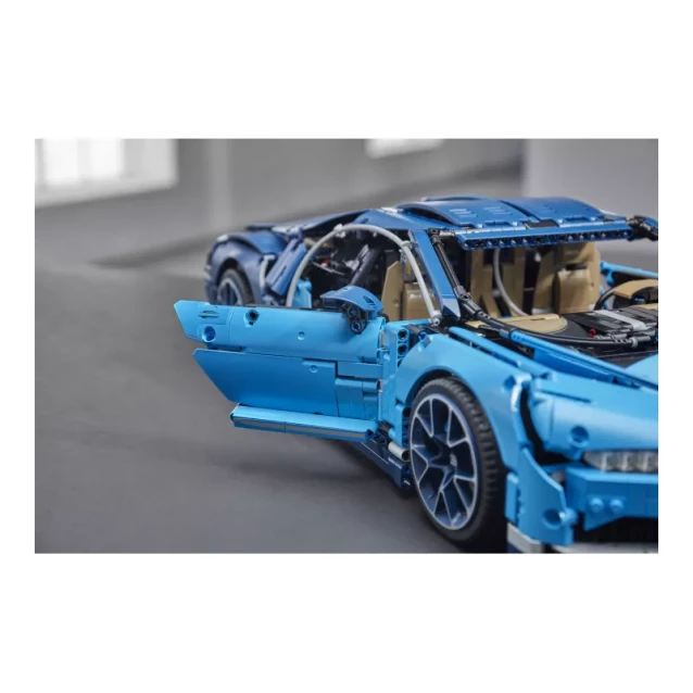 Конструктор LEGO Technic Автомобиль Bugatti Chiron (42083) - 13