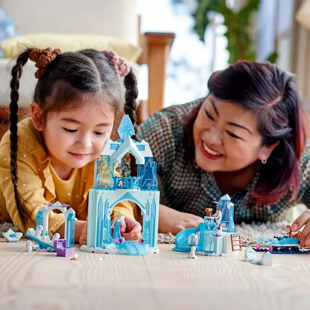 Конструктор LEGO Disney Princess Крижана чарівна країна Анни та Ельзи (43194) - 2