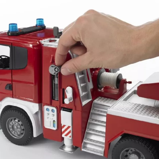 BRUDER Машинка іграшкова - Scania пожежний трак (водяна помпа, світло,звук,батарейка) - 3