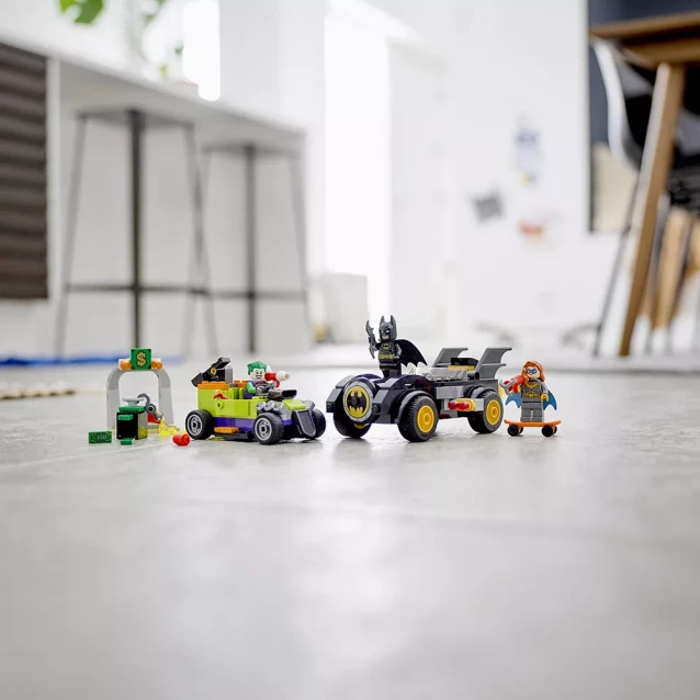 LEGO Конструктор Бетмен проти Джокера: погоня на бетмобілі 76180 - 2