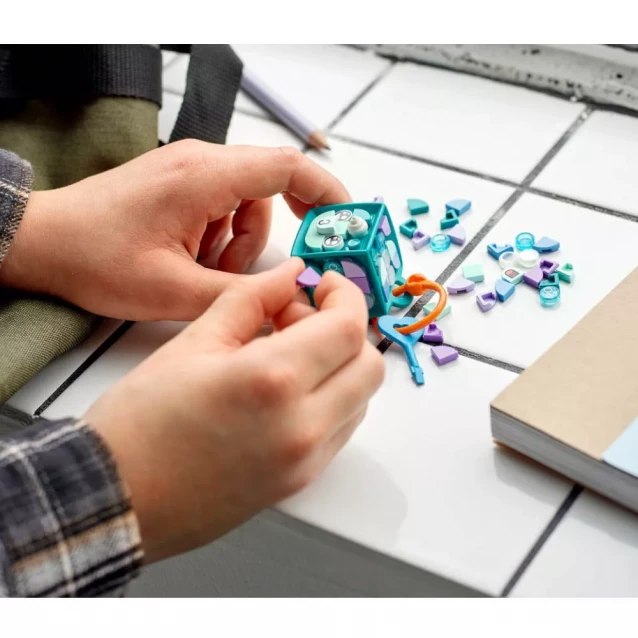 Конструктор LEGO Dots Брелок «Нарвал» (41928) - 4